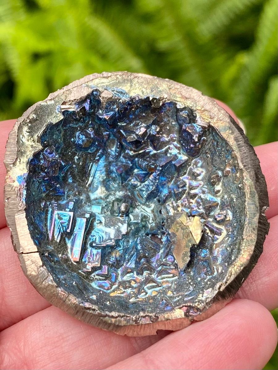 Bismuth Crystal - Bismuth shops Geode Egg 02