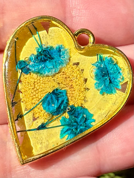 Beautiful Flower Resin Heart Pendant