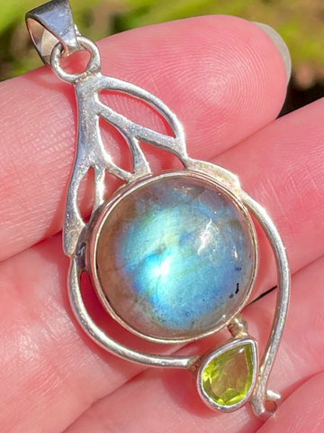 Gorgeous Labradorite and Peridot Pendant - Morganna’s Treasures 