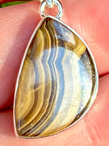 Schalenblende Pendant - Morganna’s Treasures
