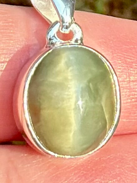 Cat's Eye Pendant - Morganna’s Treasures