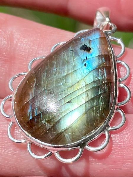 Labradorite Pendant - Morganna’s Treasures 