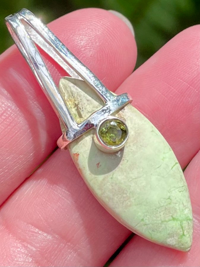 Citron Chrysoprase and Peridot Pendant - Morganna’s Treasures 