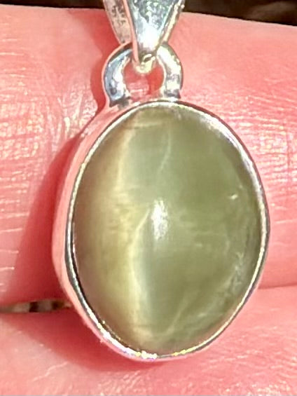 Cat's Eye Pendant - Morganna’s Treasures