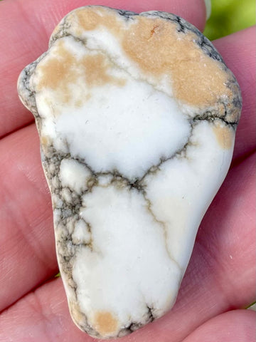 Howlite Palm Stone - Morganna’s Treasures 