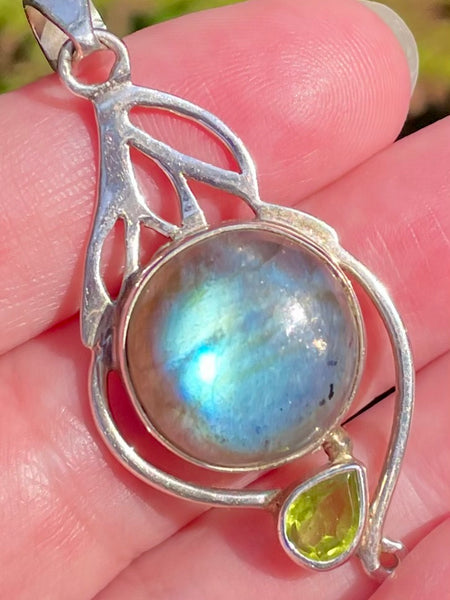 Gorgeous Labradorite and Peridot Pendant - Morganna’s Treasures 