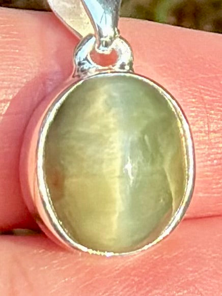 Cat's Eye Pendant - Morganna’s Treasures