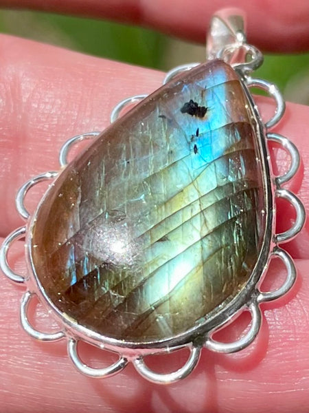 Labradorite Pendant - Morganna’s Treasures 