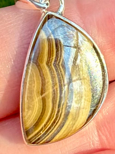 Schalenblende Pendant - Morganna’s Treasures