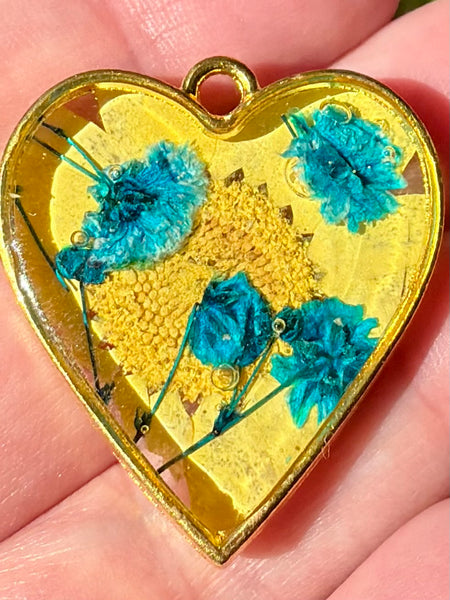 Beautiful Flower Resin Heart Pendant