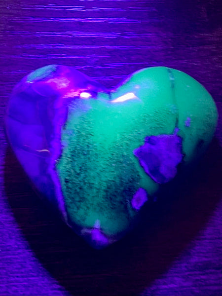 Fluorescent Volcano Agate Heart - Morganna’s Treasures 