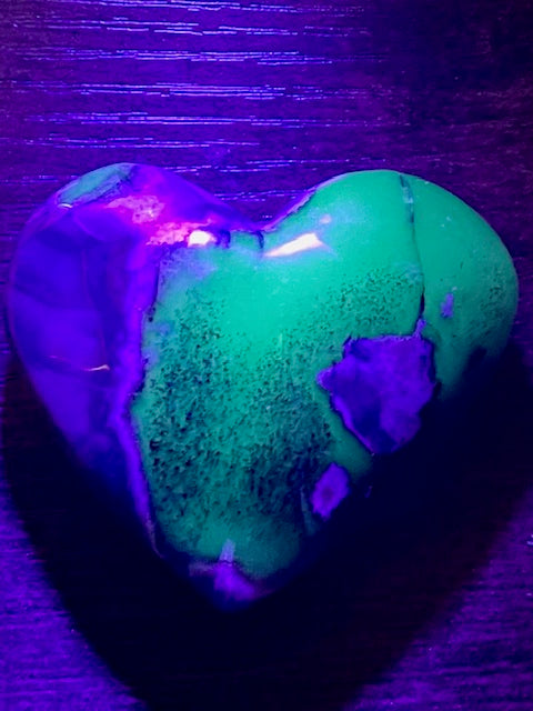 Fluorescent Volcano Agate Heart - Morganna’s Treasures 