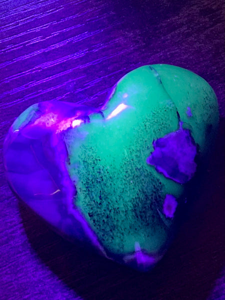 Fluorescent Volcano Agate Heart - Morganna’s Treasures 