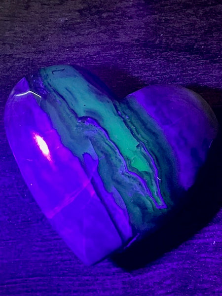 Fluorescent Volcano Agate Heart - Morganna’s Treasures 