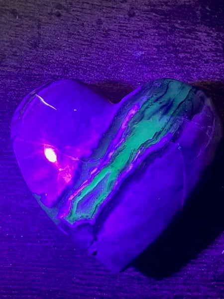 Fluorescent Volcano Agate Heart - Morganna’s Treasures 