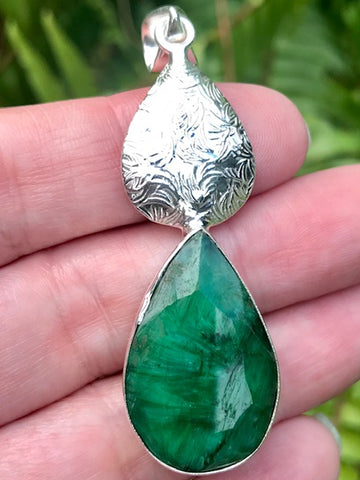 Emerald Pendant - Morganna’s Treasures 