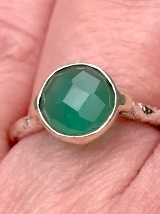 Hammered Green Onyx Ring - Morganna’s Treasures 