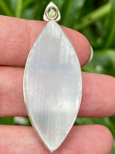 Moldavite and Selenite Pendant - Morganna’s Treasures 