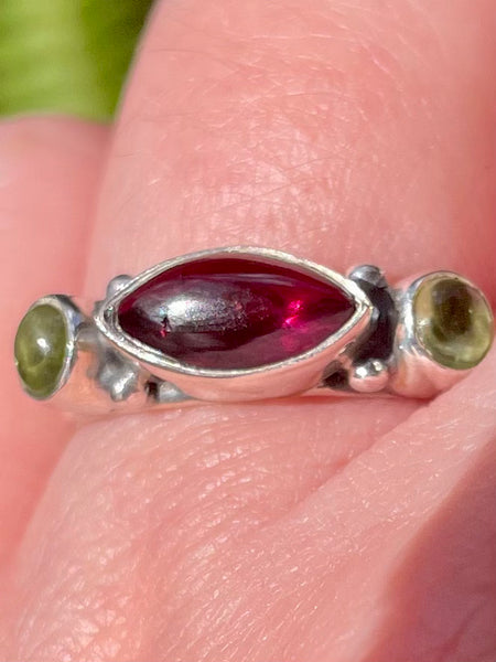 Garnet and Peridot Ring Size 7.5 - Morganna’s Treasures 