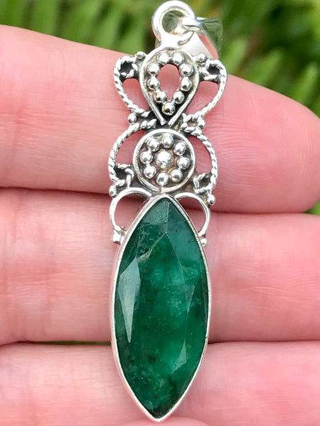 Emerald Pendant - Morganna’s Treasures 