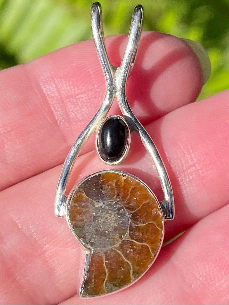 Ammonite and Black Onyx Pendant - Morganna’s Treasures 